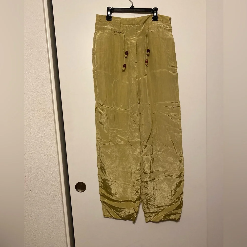 GANNI $595
Crinkled satin tapered pants dusty yellow size 36 size 0 - Picture 6 of 12